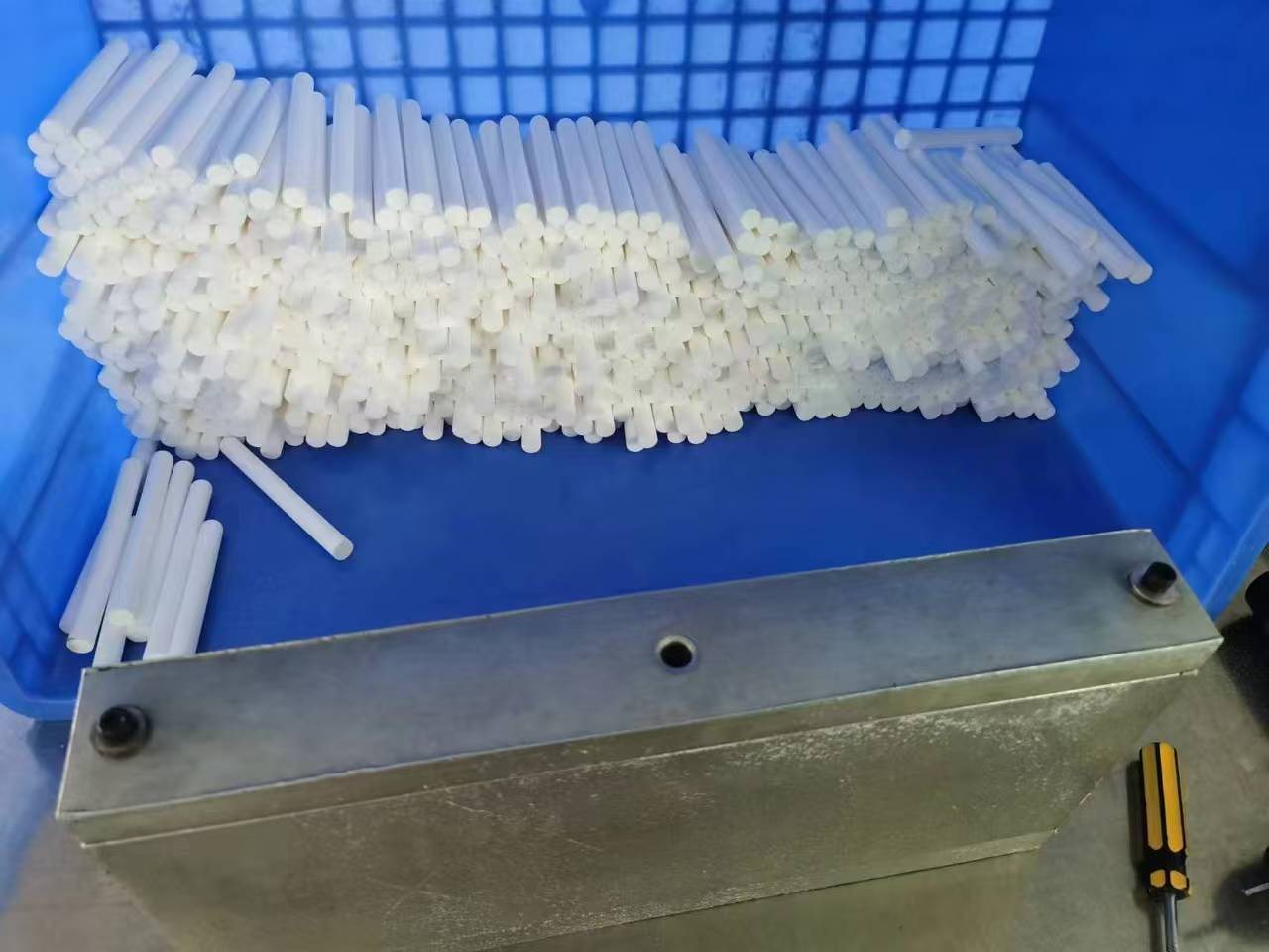Porous plastic filter rods after sintering